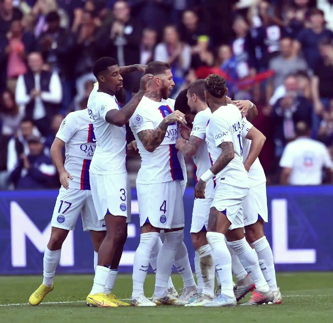 包含这也行？巴黎圣日耳曼遗憾出局备战意大利杯今晨广州队止住颓势——英超节点到来，转会期亚特兰大调整名单以备国王杯的词条